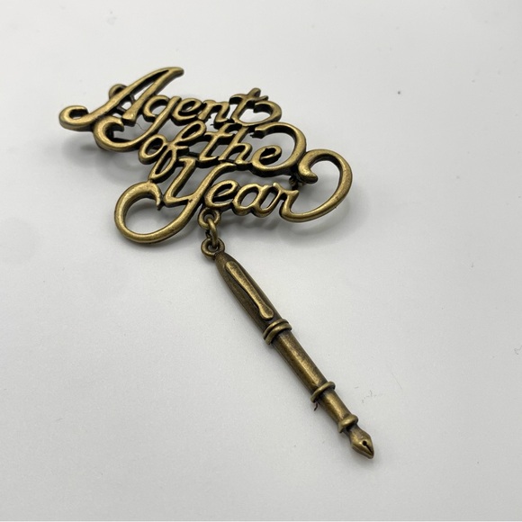 JJ Jewelry - JJ signed Agent Of The Year Pewter Pin Brooch with a Pen Charm